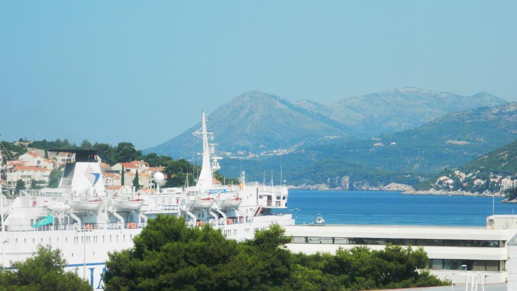 Nikolina Guest house 3*